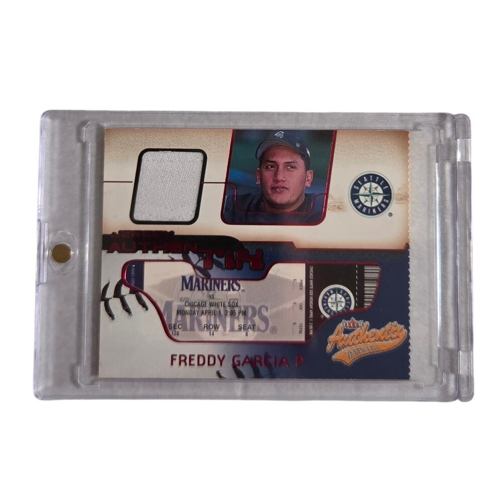 Fleer Freddy Garcia P Seattle Mariners Game Worn Patch 2002 JA-FG Ripped NM